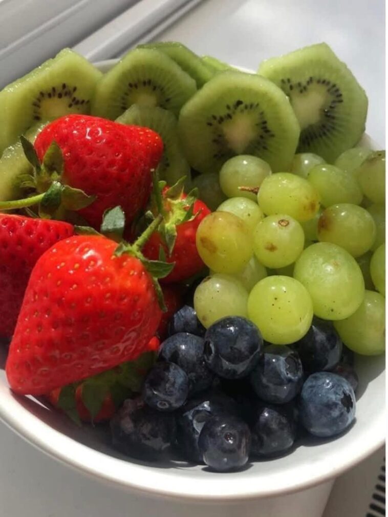 VibreGirly, Girls and female athletes in leggings doing squats and deadlifts. Booty gains workout, glute transformation before after, strong legs training, gym aesthetic women, fitness motivation, curvy fitness journey, thick thighs workout, peach booty exercises, women powerlifting transformation