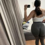 VibreGirly, Girls and female athletes in leggings doing squats and deadlifts. Booty gains workout, glute transformation before after, strong legs training, gym aesthetic women, fitness motivation, curvy fitness journey, thick thighs workout, peach booty exercises, women powerlifting transformation