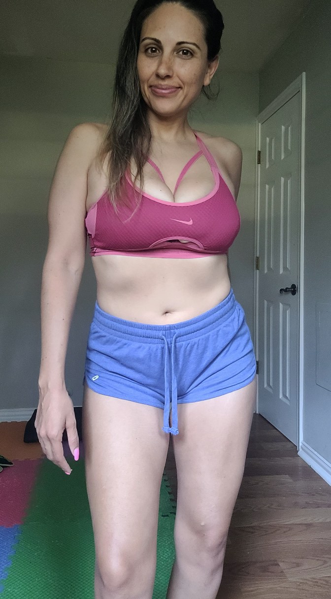 VibreGirly, Girls and female athletes in leggings doing squats and deadlifts. Booty gains workout, glute transformation before after, strong legs training, gym aesthetic women, fitness motivation, curvy fitness journey, thick thighs workout, peach booty exercises, women powerlifting transformation