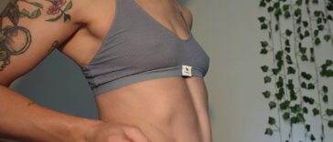 VibreGirly, Girls and female athletes in leggings doing squats and deadlifts. Booty gains workout, glute transformation before after, strong legs training, gym aesthetic women, fitness motivation, curvy fitness journey, thick thighs workout, peach booty exercises, women powerlifting transformation