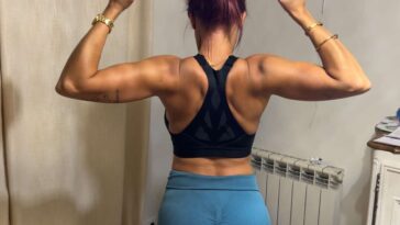 VibreGirly, Girls and female athletes in leggings doing squats and deadlifts. Booty gains workout, glute transformation before after, strong legs training, gym aesthetic women, fitness motivation, curvy fitness journey, thick thighs workout, peach booty exercises, women powerlifting transformation