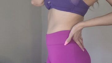 VibreGirly, Girls and female athletes in leggings doing squats and deadlifts. Booty gains workout, glute transformation before after, strong legs training, gym aesthetic women, fitness motivation, curvy fitness journey, thick thighs workout, peach booty exercises, women powerlifting transformation