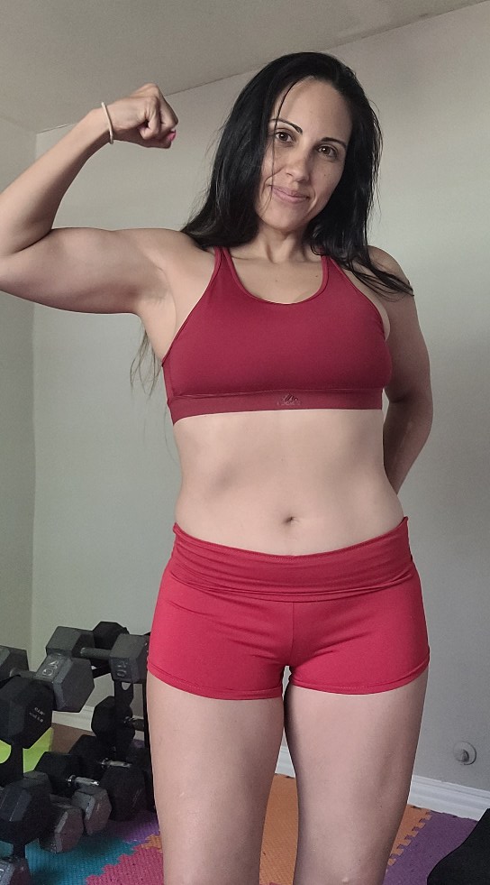 VibreGirly, Girls and female athletes in leggings doing squats and deadlifts. Booty gains workout, glute transformation before after, strong legs training, gym aesthetic women, fitness motivation, curvy fitness journey, thick thighs workout, peach booty exercises, women powerlifting transformation