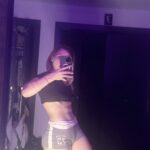 VibreGirly, Girls and female athletes in leggings doing squats and deadlifts. Booty gains workout, glute transformation before after, strong legs training, gym aesthetic women, fitness motivation, curvy fitness journey, thick thighs workout, peach booty exercises, women powerlifting transformation