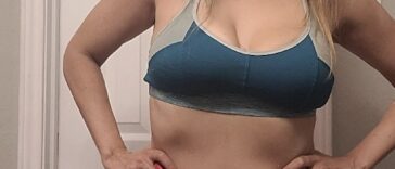 VibreGirly, Girls and female athletes in leggings doing squats and deadlifts. Booty gains workout, glute transformation before after, strong legs training, gym aesthetic women, fitness motivation, curvy fitness journey, thick thighs workout, peach booty exercises, women powerlifting transformation